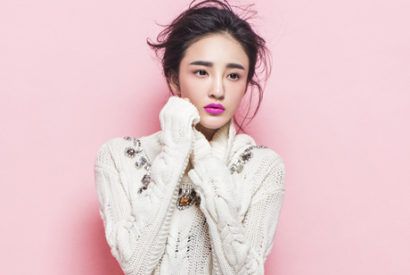 刘雨欣杂志大片演绎多变造型 俏皮呆萌惹人疼爱”