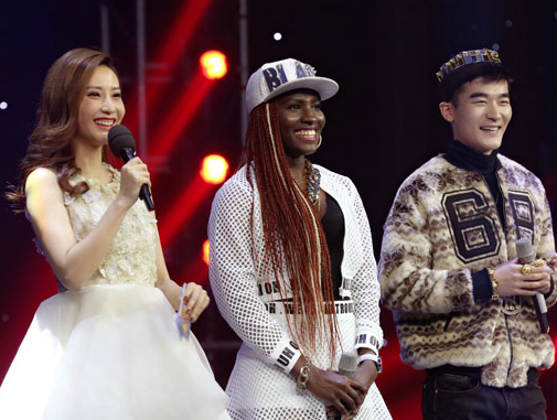 白加黑组合《环球神奇炫》总决赛通关 直通环球春晚”