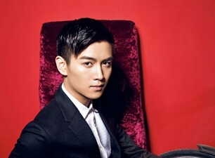 陈晓新春登封面霸气帅酷:做个安静的美男子(图)”