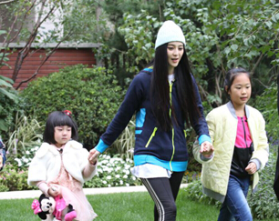 首播零差评 范冰冰领衔网友为《中国爸爸》点赞”