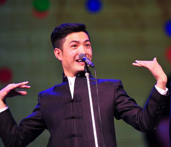 相声新人崭头角 十二属相大拜年”