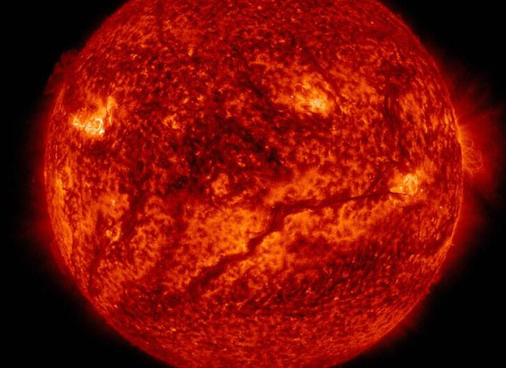 NASA����̫����ɫ���Ѻۡ� �������߳���90���