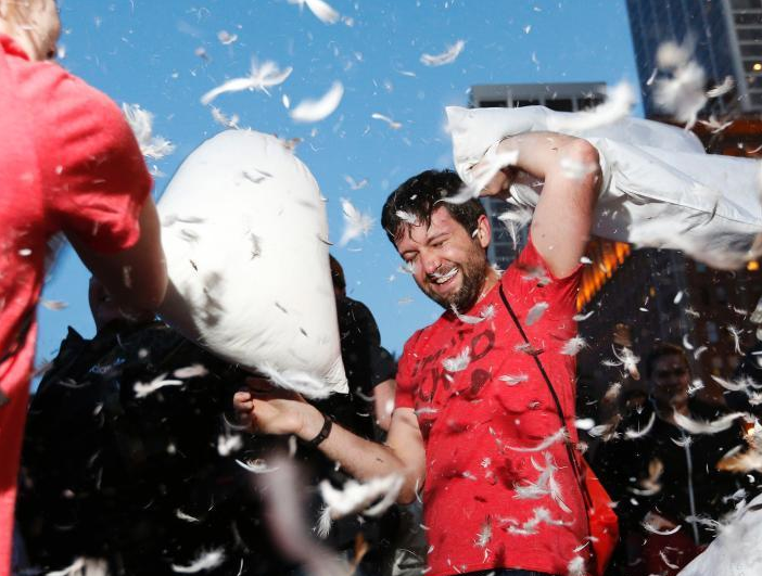 �ɽ�ɽ��ͷ������ͷ��ս ��ɫ��ë������衱