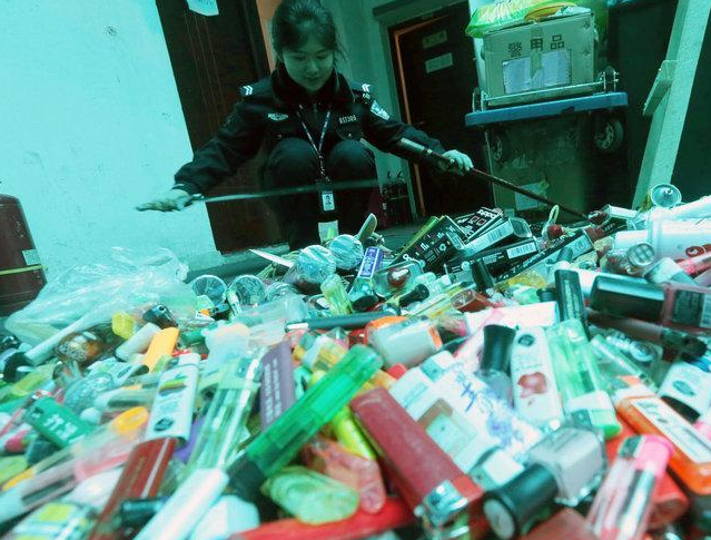 ��������10����3���Υ��Ʒ ������������ȡ�