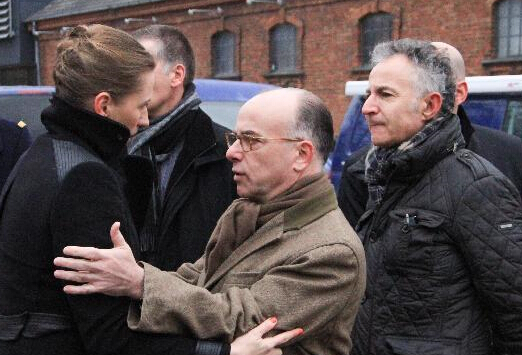 ���󾯷�������ǹ�����ӷ������С�