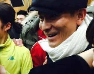 刘德华首次现身春晚彩排 笑容亲切显平民(图)”