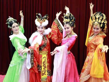 佟丽娅遗憾退出春晚:离圆梦只差半步之遥(图)”