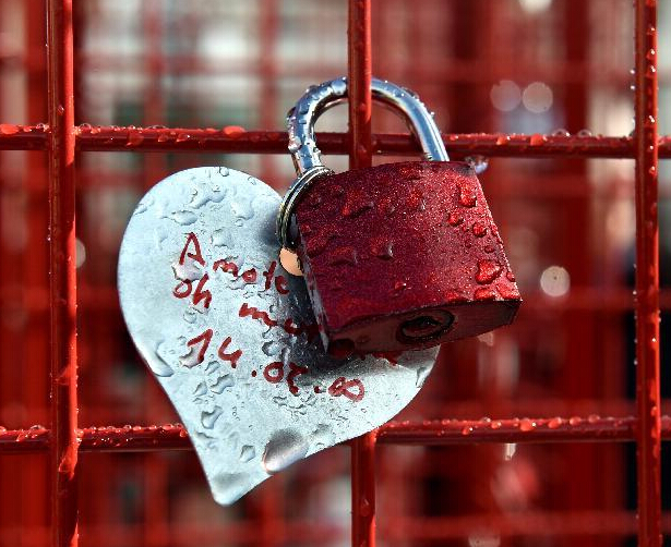 ���˽ڡ�������˹���������װ��ġ�