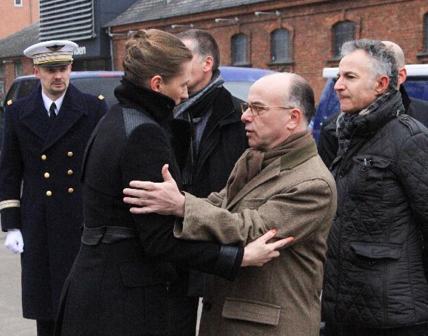 ���󾯷�������ǹ�����ӷ������С�