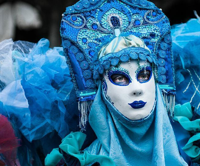 ����˹�񻶽ڣ�������ʢװ��