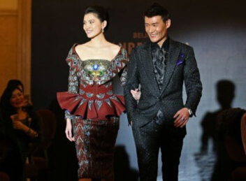 龚琳娜为劳伦斯·许巴黎高定时装周大秀创作音乐”