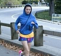 张雨绮纽约奔跑写真曝光 以运动撞击时尚”