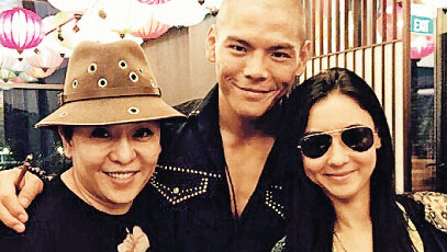 张柏芝新加坡与向太度春节:情同母女”