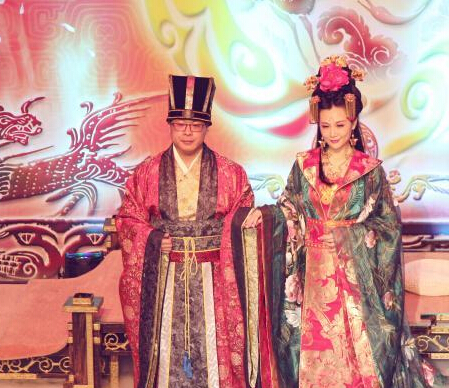 ���������׳���ʽ���� ���ﾪ�޿��ƹ�װ��Ů��