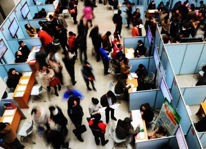 ���ݴ��ں��׳���Ƹ����� �ṩ�м��˸�λ��