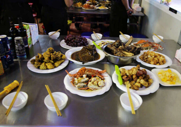 ����ž�����Ա���ޣ��ڹ������������ʳ��