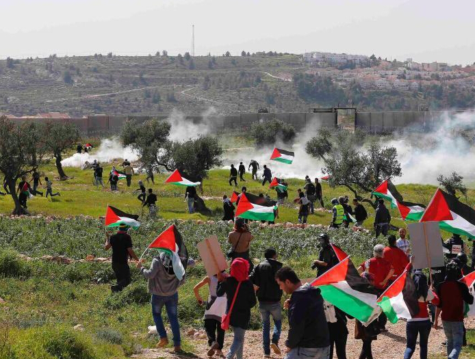 ����˹̹����ʾ��������ɫ�и���ǽ ��ʿ�����ҳ�ͻ��