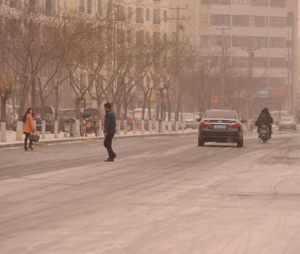 �����Ȫ�����ں��׳���ѩϮ����