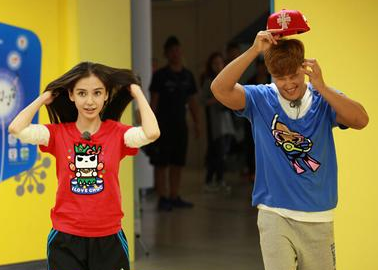 《叮咯》金钟国搭档Angelababy显兴奋”