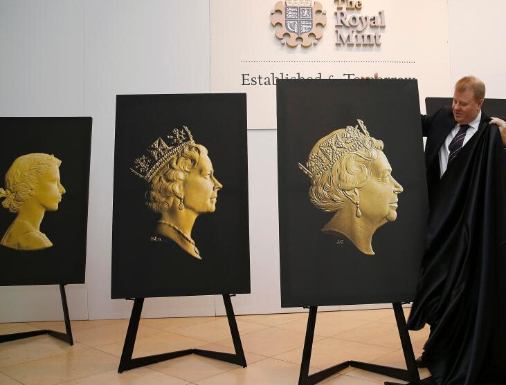 Ӣ���°�Ӳ���ع� ϵŮ������θ���Ф��