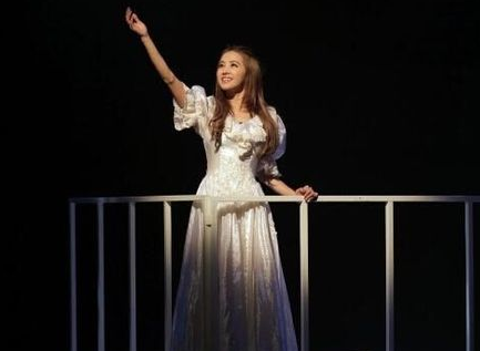 蔡依林演舞台剧变15岁朱丽叶 叹似回到中学时代”