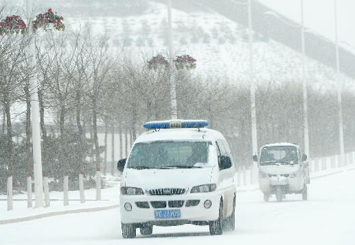 宁夏固原普降春雪”