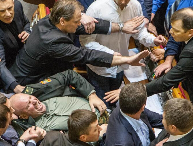 �ڿ�������ٴ����ݡ��ⲫս�� ��Ա���һƬ��