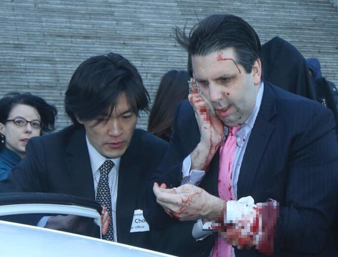 ����פ����ʹ����װ����Ϯ�����ˡ�