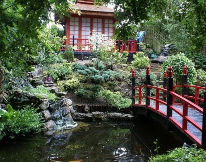 Ӣ����ƴ��˻�30�꽨��ʽͥԺ С����ˮ������ۼ��