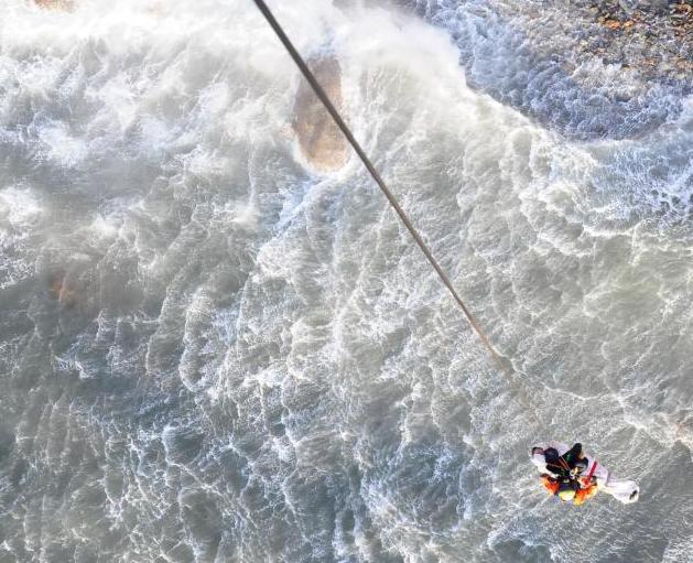 ɽ������һ����׹�� �����������жӿ��о�Ԯ��