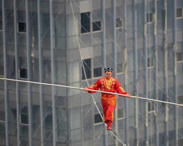 ɽ��̫ԭ���ݰ��׸߿����˸�˿�㡱