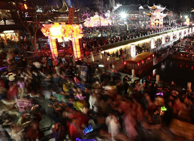 �Ͼ��������ƻ�ӭ���۵��˳���