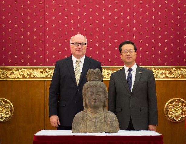 �Ĵ��������з��ƽ��ػ�Ĺ���ʯ��