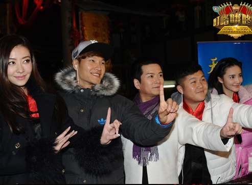 《叮咯咙咚呛》热拍 金钟国熊黛林上演游龙戏凤”