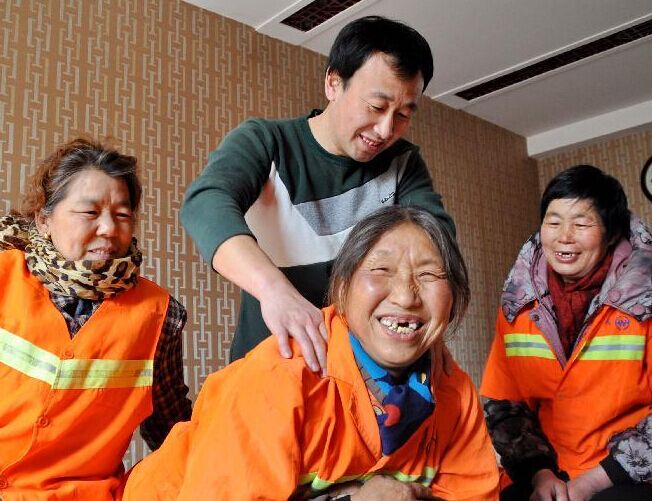 Ϊ����Ů����Ħ��