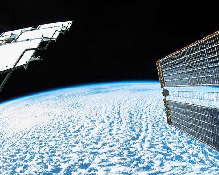 �Ա���е�̫�գ���������֮���� ������ɫ�ʡ�