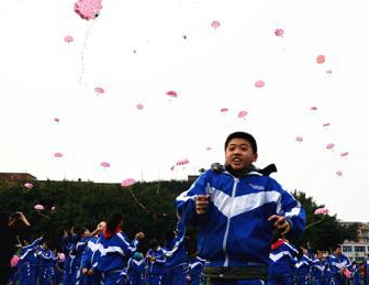 �ɶ�300��ѧ�����С�ͽ���ɡ��