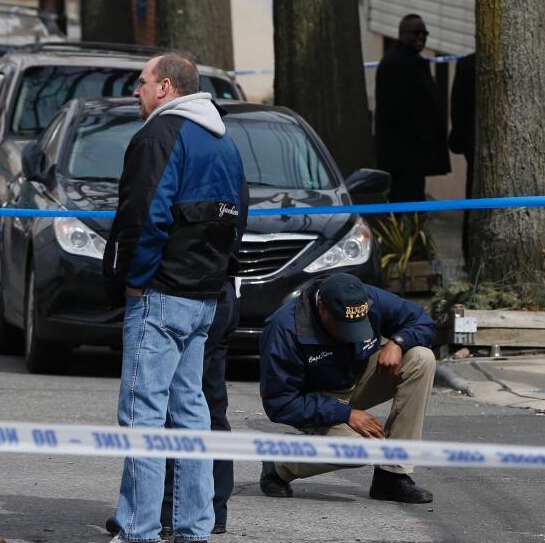 纽约发生入室行窃案 警方与嫌犯发生枪战”