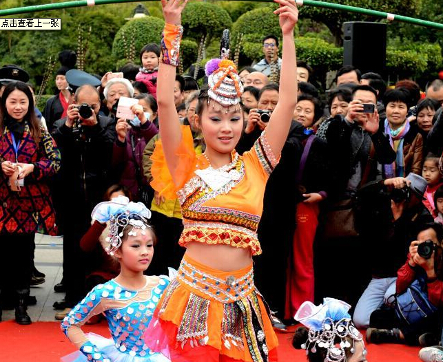 两岸民俗艺人同台共展传统绝活”