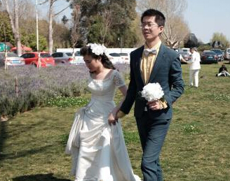 昆明新人扎堆拍婚纱照”