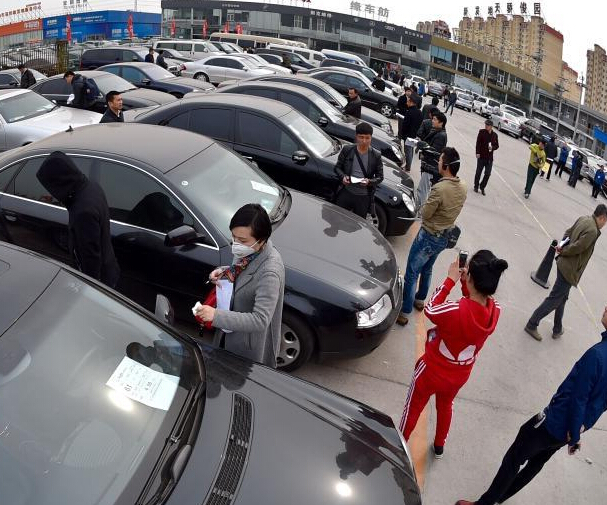 北京第二轮中央公车拍卖开槌”