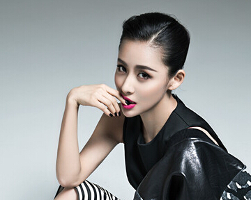 贾青最新炫酷写真曝光 帅气女人彰显个性魅力/图”