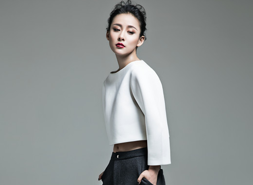 贾青最新炫酷写真曝光 帅气女人彰显个性魅力/图”