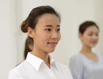 ����Ů����Ƹ�ճ˱�ƴ���׺�����΢Ц����