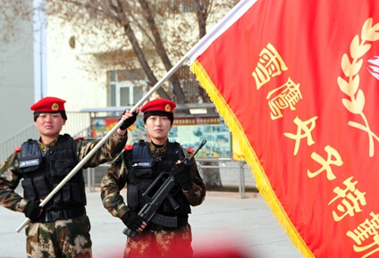 ֱ���½�ѩӥŮ�����ڷֶӣ�����ɫ����ñ װ��������