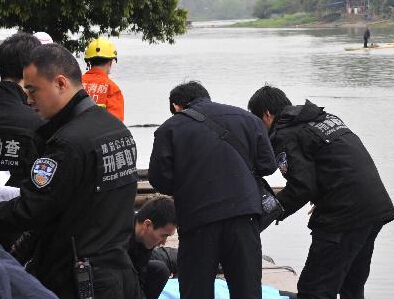 ����һ������ʯѹ���ο͡���4���ο�������