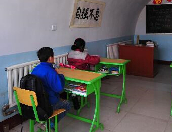 山村孩子们的“窑洞小学””