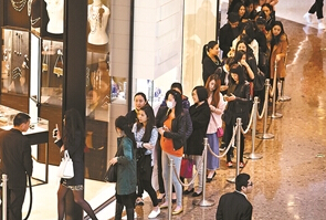 ���ζ����ۺ��ŵ�ǰ���𳤶ӡ�