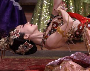 《封神英雄》李依晓下腰50次获称“拼命三郎””