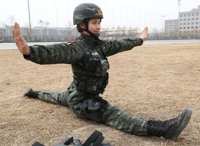 ��ӥͻ������ֵ����Ůʿ�١�����һ����ս�����ߡ�